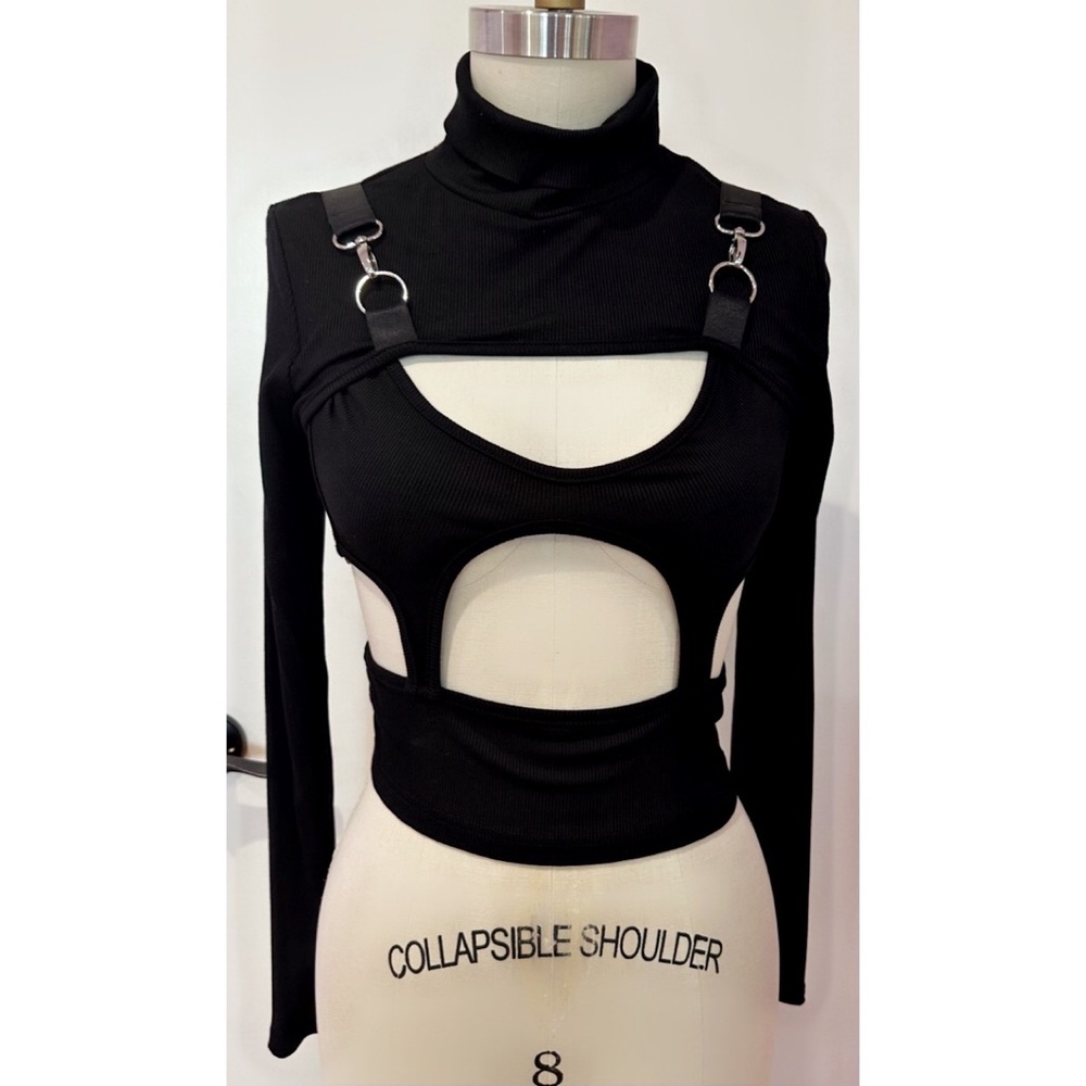 AKIRA Crop Top - Picture 3 of 5